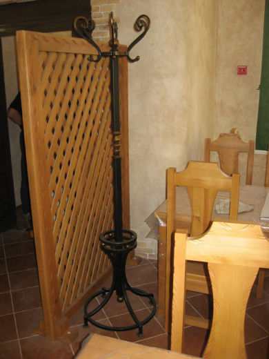 Кованая вешалка напольная