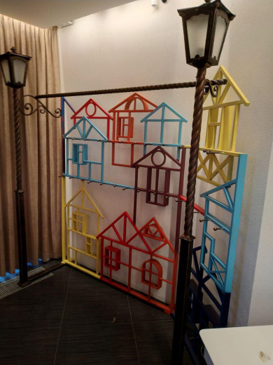 Вешалка - гардероб в детском центре