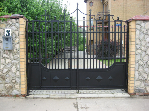 Распашные кованые ворота 61