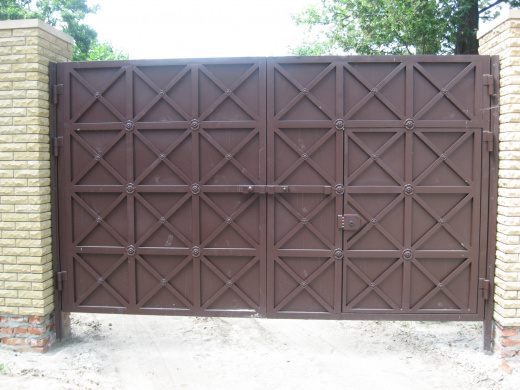 Ворота глухие коричневые