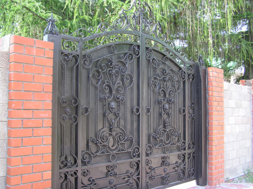 Распашные кованые ворота 22