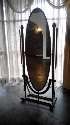 Кованое напольное зеркало