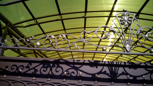 Навес для автомобиля из поликарбоната