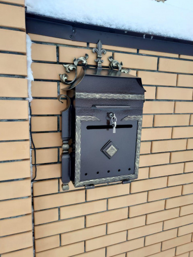 Почтовый ящик с ключом