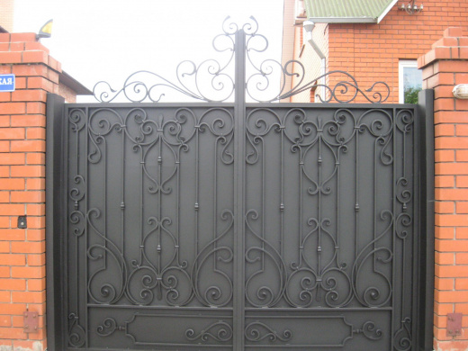 Распашные кованые ворота 38