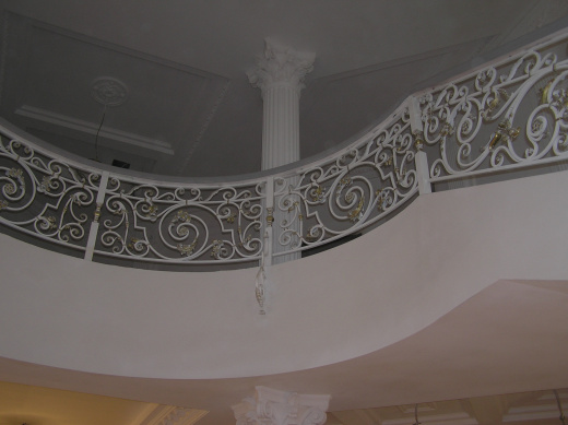 Лестничное ограждение с деревянным поручнем 5