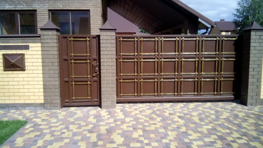 Ворота сдвижные с декоративной отделкой