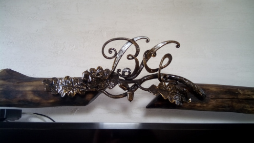 Кованая рамка для телевизора