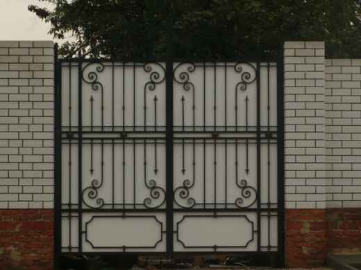 Распашные кованые ворота 32