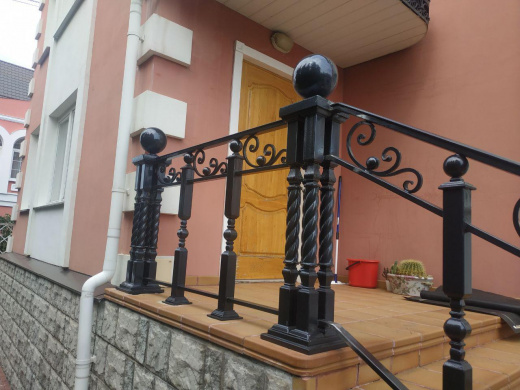 Ограждение крыльца 38