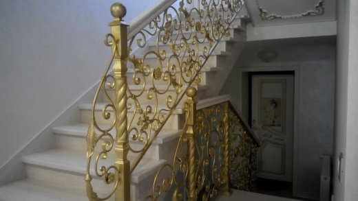 Лестничное ограждение с деревянным поручнем 7