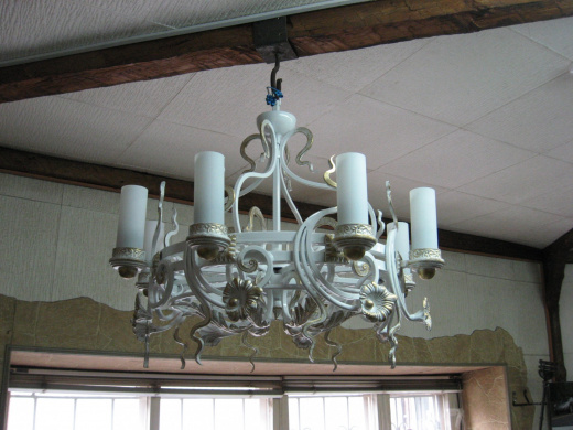 Люстра белая