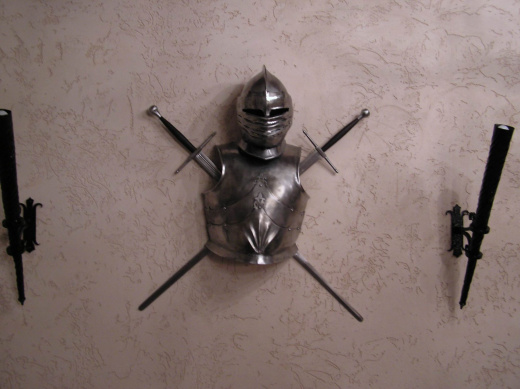 Панно из оружия и части доспеха 2