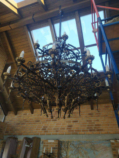 Большая кованая люстра