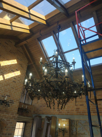 Большая кованая люстра