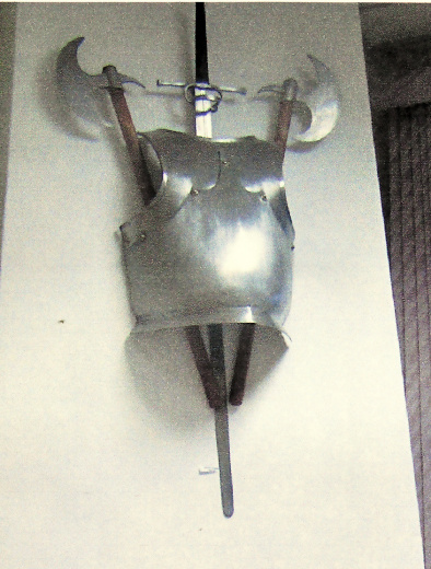 Панно из оружия и части доспеха